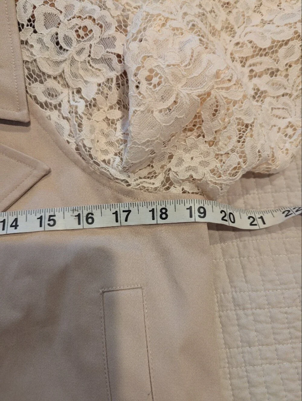 L'AGENCE Novelle Lace-Sleeve Cropped Trench Jacket Small Biscuit/Beige, Cream